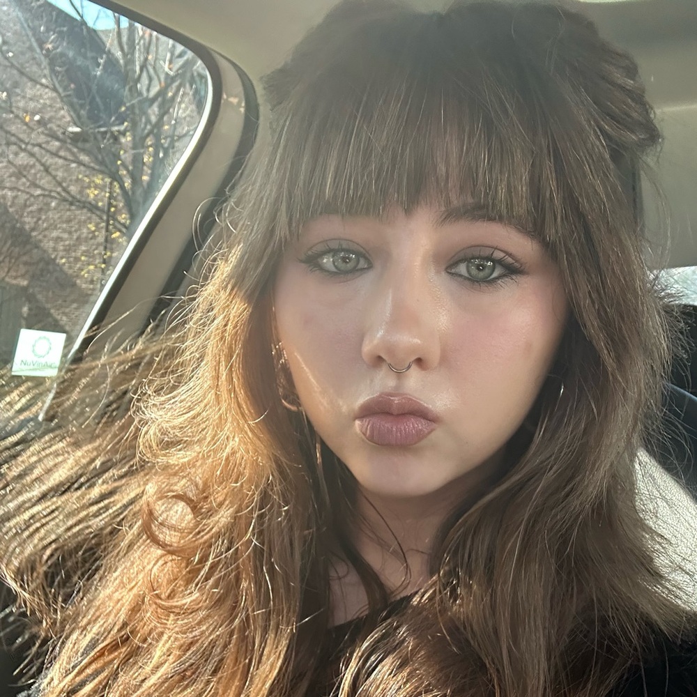 Meet your Posher, Claire
